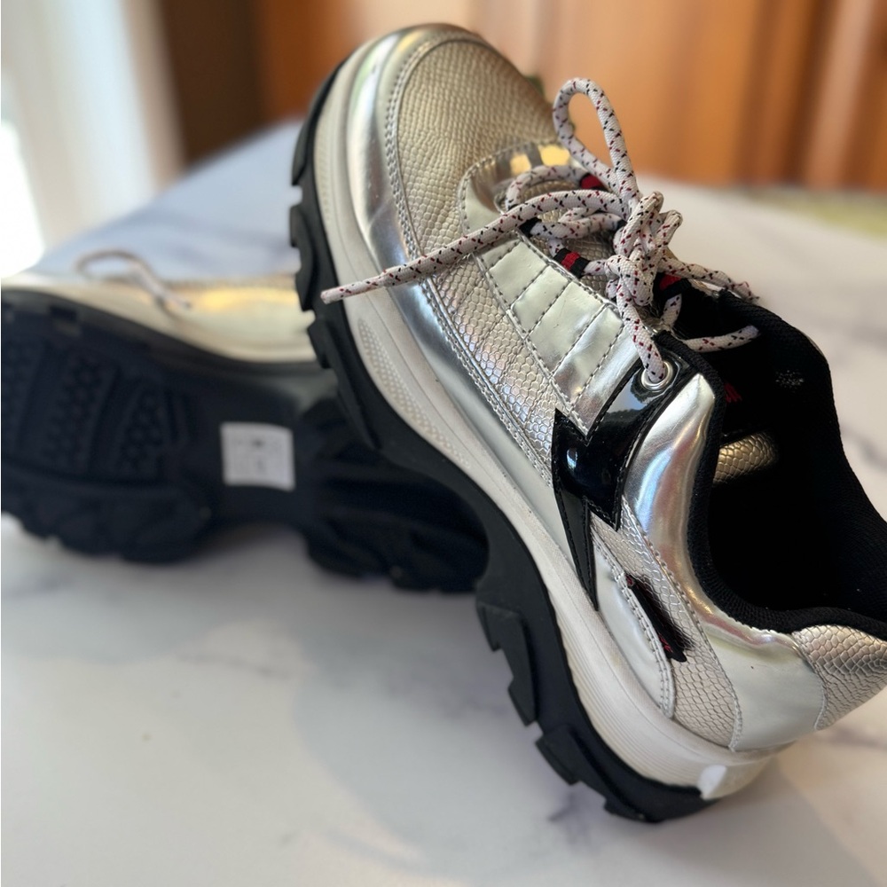 Skechers Silver Sneakers - Picture 4 of 10